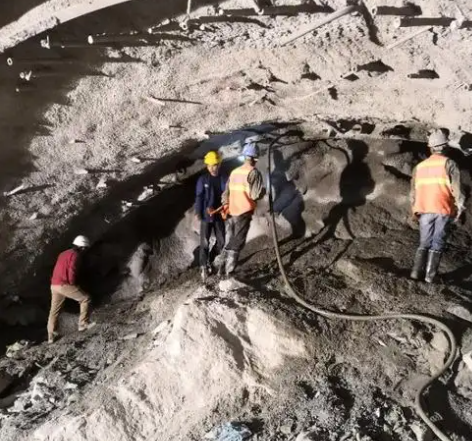 石河子隧道拱顶带模注浆料，微膨胀注浆料的特点及施工工艺